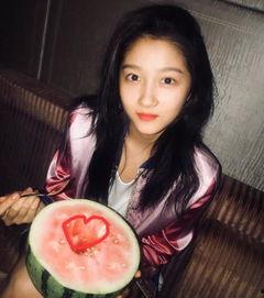 娱乐圈关晓彤鹿晗吃瓜,娱乐圈的甜蜜与苦涩